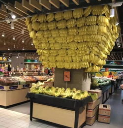 胖东来自营产品陈列展示