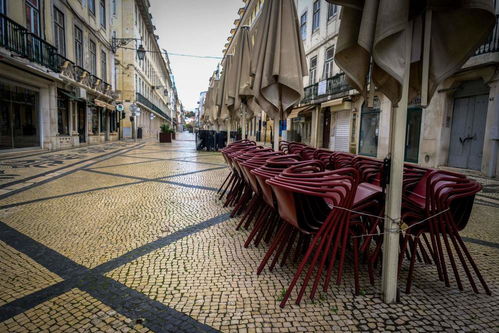 成年人，在外边，身份都是自己给的