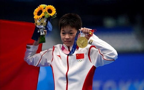 全红婵与陈若琳庆祝亚运夺冠