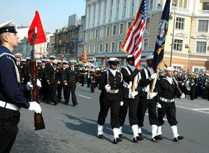 美国退伍军人纪念日阅兵现场观众鼓掌