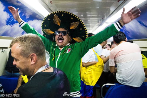 球迷看台挥旗呐喊