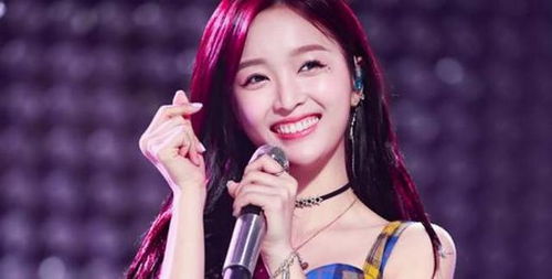 吴宣仪陈德容穿婚纱舞台照