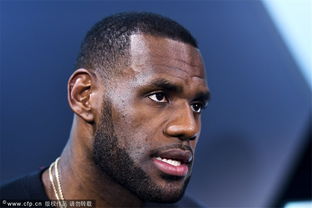 詹姆斯被淘汰后现身聚会！网友热议：他为何选择这个时候露面？