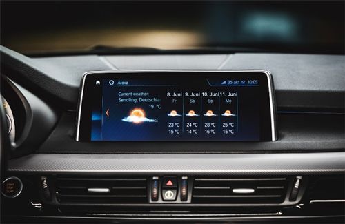宝马车内语音助手使用场景演示图