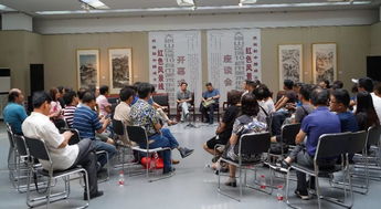 高宏在展览现场与观众交流<h2 id=