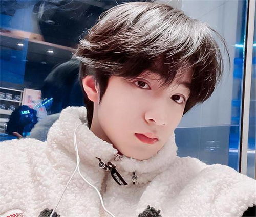 刘耀文无袖战损造型特写镜头