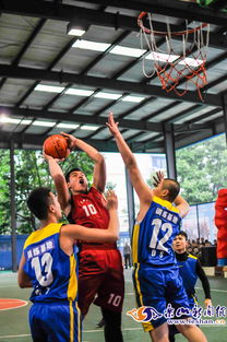 比赛现场激烈拼抢