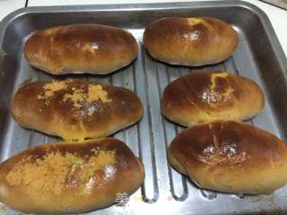 展示多种创意口味面包的摆盘照片<p>说实话，第一次看到这些名字的时候，我真的以为是在看搞笑视频。但更离谱的是，这些面包居然都有人买单，甚至有人专门为了打卡而来。</p><h2 id=