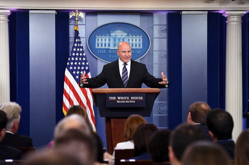 白宫泄密门愈演愈烈！国务卿身兼四职，还要接任防长？