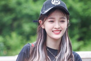 吴宣仪陈德容微博热搜截图