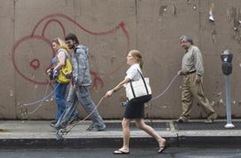 纽约街头排队抢购中国玩具现场