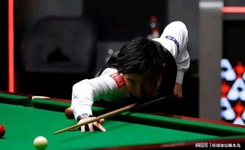 赵心童与奥沙利文在比赛中对战