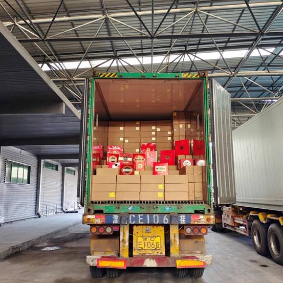 中国制造玩具出口装箱发货现场