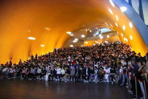 杭州湖滨商圈晚风音乐会现场