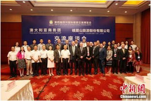 中美商务代表团握手场景