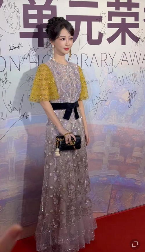 杨紫与林志玲同框对比图