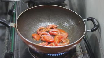 我学会了做番茄炒蛋，从厨房小白到生活达人