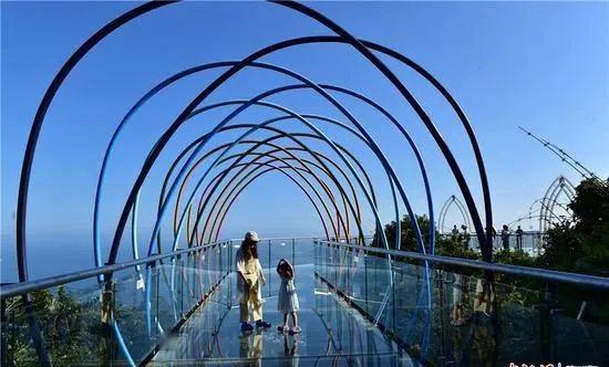 五一假期热门景区,游客络绎不绝