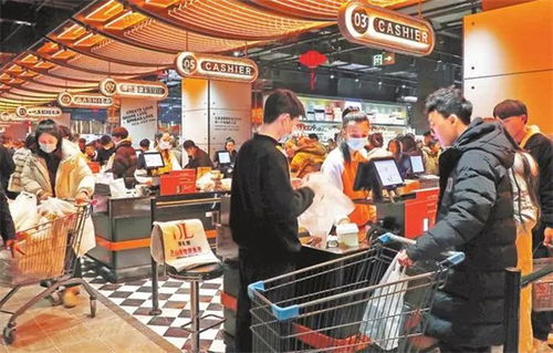 胖东来超市内部顾客购物场景