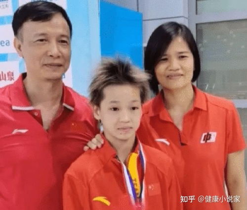 全红婵父母在家门口合影照片<h2 id=