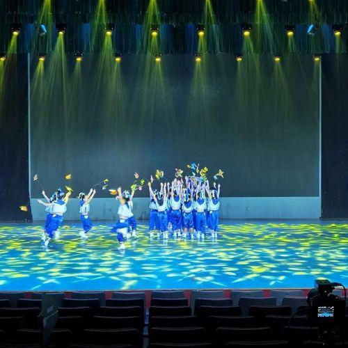 商家整理退货演出服