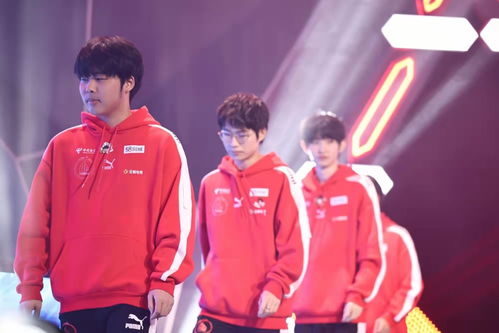 AG超玩会与狼队激烈对抗