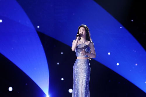 姬子老师在演唱会舞台上表演