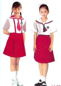 校方就退60件演出服道歉，学生质疑：我们错了吗？