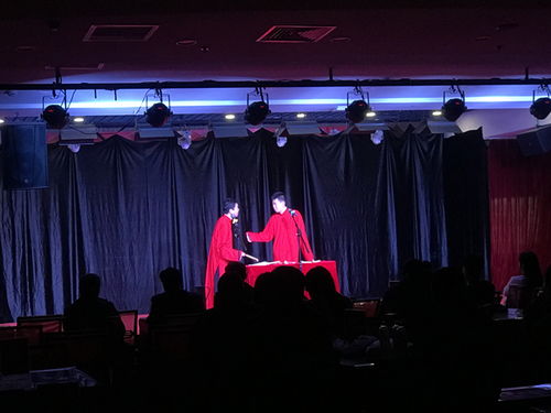 天津群众艺术馆相声表演现场