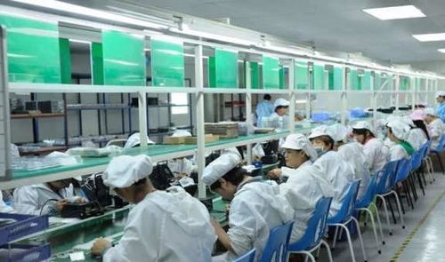 中国浙江某工厂流水线忙碌生产中