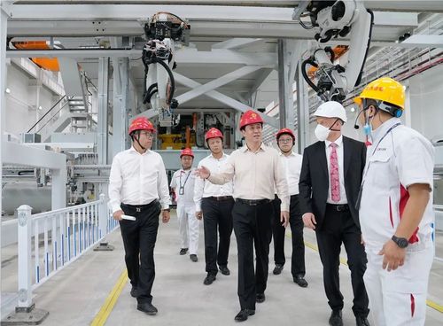 军营创客团队进行设备调试