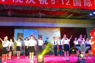 校方就退60件演出服道歉：回收服装承担费用，双方和解｜事件全记录