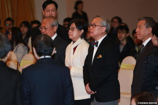 许历农追思会上众人鞠躬致意