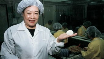 臧健和在街头推车卖水饺