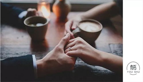 一个人在厨房忙碌