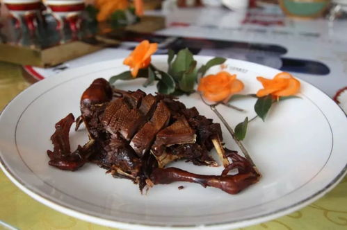 荣昌卤鹅出圈记：书记亲自喂，市民齐上阵，游客排队吃！