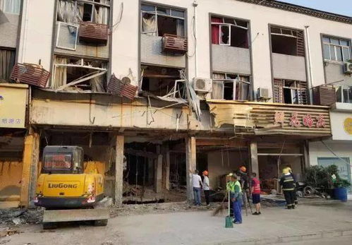 硬核报恩感动全城！10万块遗忘在店内，老板拒收万元酬谢，失主喊来了70人的舞狮队