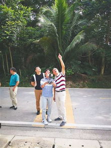 执法人员使用无人机巡查海域情况