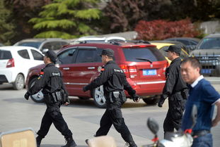 南昌特警“兼职”摄影师？游客直呼太暖心！