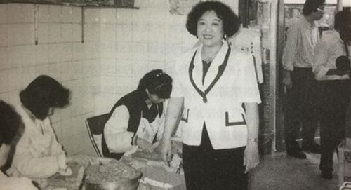 她，《水饺皇后》本人，她的人生比电影更精彩