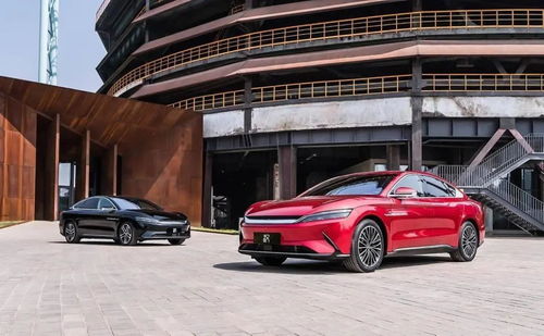 比亚迪展厅顾客试驾汉L