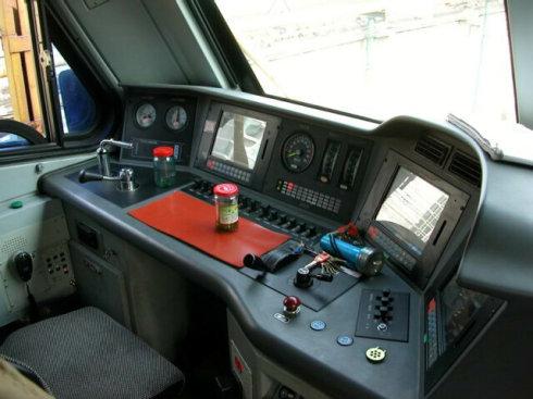 近距离感受！动车司机发车前有多忙｜五一假期背后的真实故事