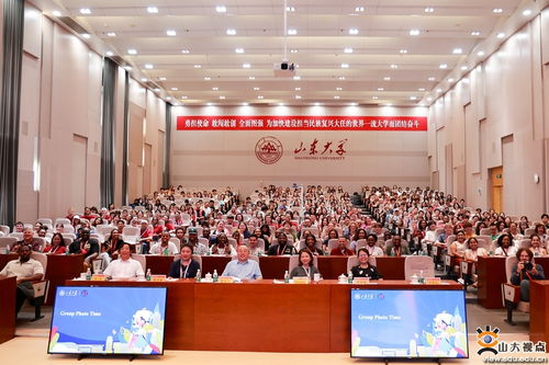 中美青年代表在文化交流活动中合影