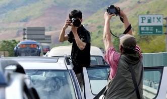 五一高速上演“人在囧途”：堵车、塌方、暴雨轮番上阵，网友直呼太魔幻