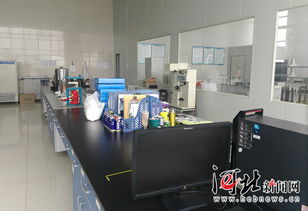 苹果实验室中展示的屏下Face ID结构分解图