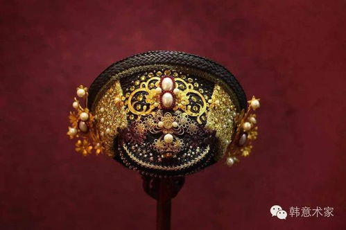 钿子与大拉翅头饰对比图