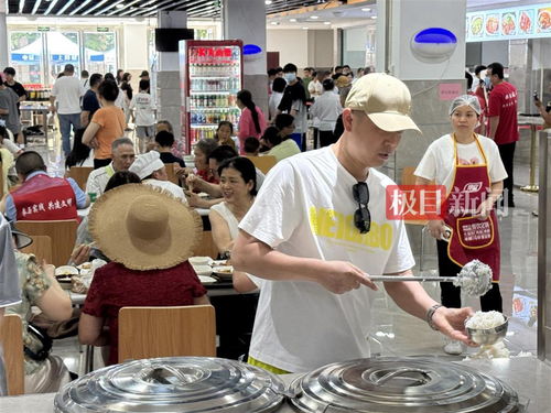 安徽机关食堂10元五菜一汤火出圈，游客排队也要吃！