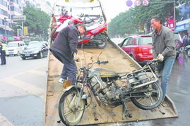 重庆男子点燃摩托车事件引热议，网友直呼太冲动