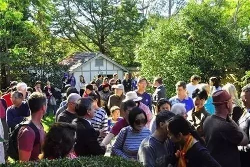 百度热搜‘游客住进局长家’事件引热议，真相究竟如何？