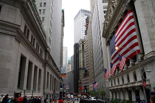 华尔街交易大厅实景图</div>                        </p>
                        <!-- E 正文 -->
                    </div>

                    <!-- S 付费阅读 -->
<!-- E 付费阅读 -->


                    <!-- S 点赞 -->
<div class=